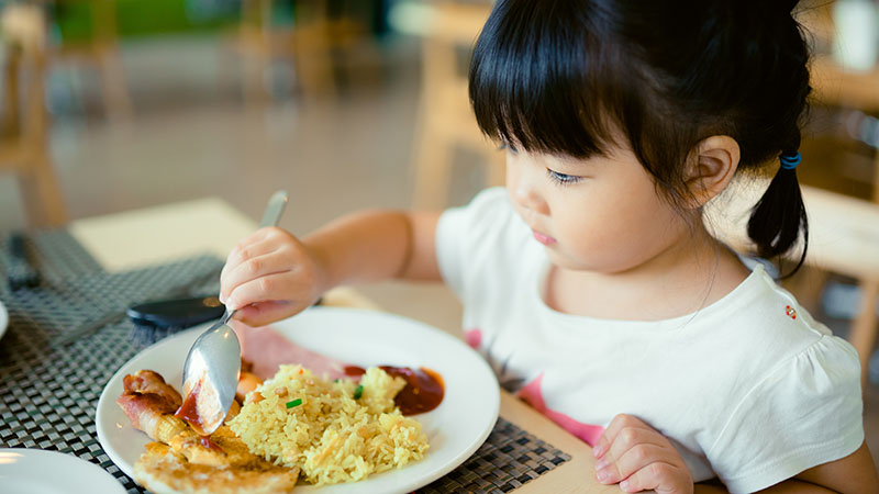 黃瑽寧：&nbsp;別再舉非洲例子叫小孩吃飯了